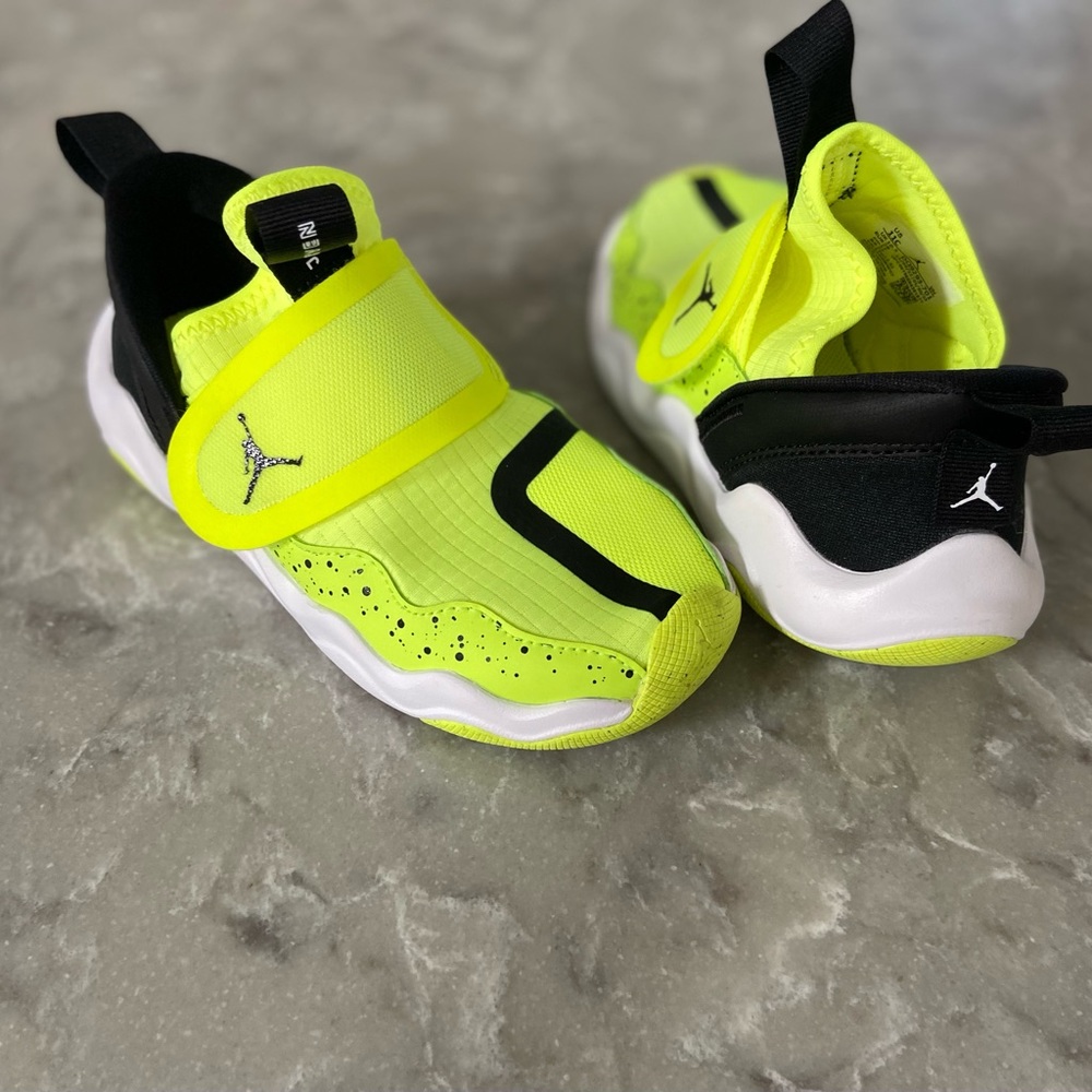 Like New Kids Nike Jordan 23/7